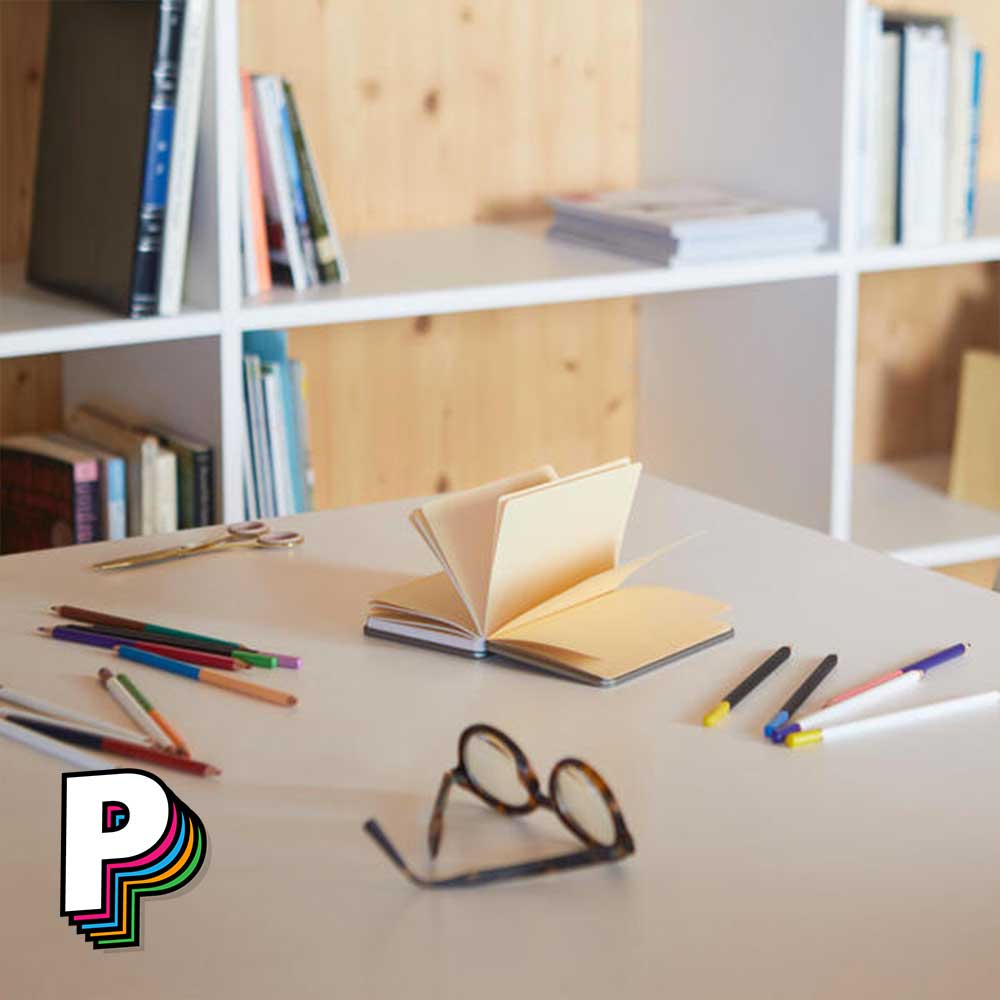 Carnet en forme de boîte de sardines conserverie avec pages jaunes ouvert