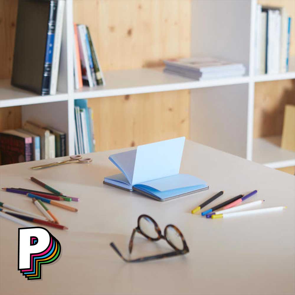 Carnet en forme de boîte de thon conserverie avec pages bleues avec feuilles bleues