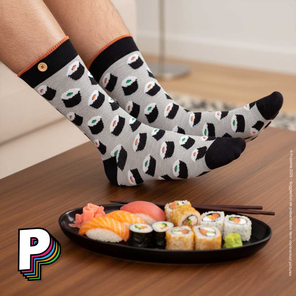Chaussettes grises “Sushi” – Julien & Laurine – Cabaïa avec plateau de sushis