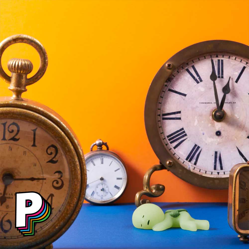 Figurine Smiski Museum Blind Box qui dort avec horloge