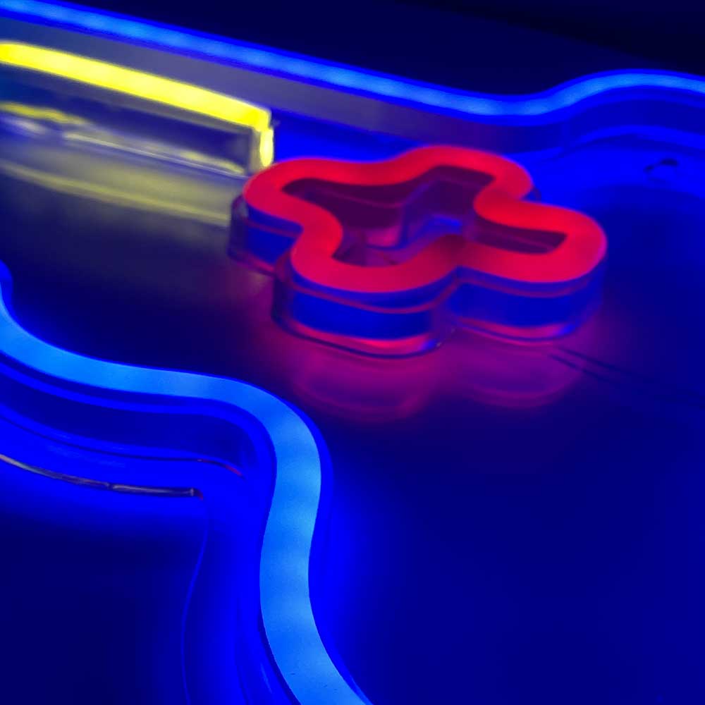 Détail croix manette néon rouge