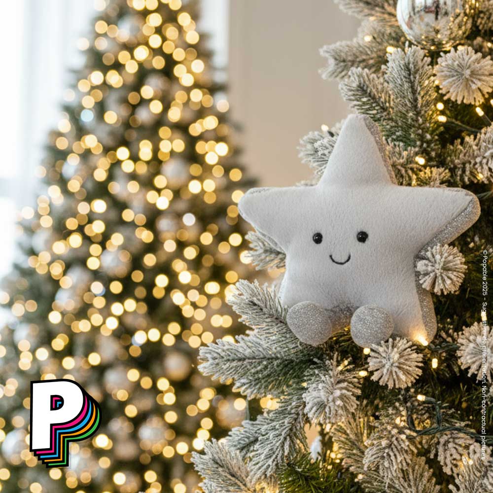 Peluche Etoile Argentée Amuseables de Jellycat dnas un sapin
