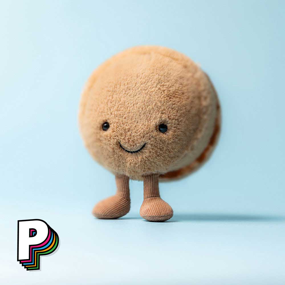 Peluche Macaron Chocolat Mona Amuseables de Jellycat debout