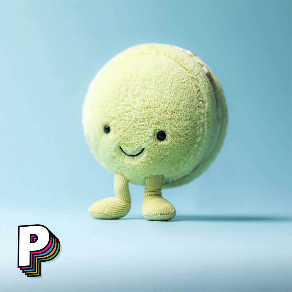 A6MACP Amuseables Max Macaron Jellycat debout