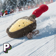 Peluche raclette Amuseables de Jellycat sur piste de ski