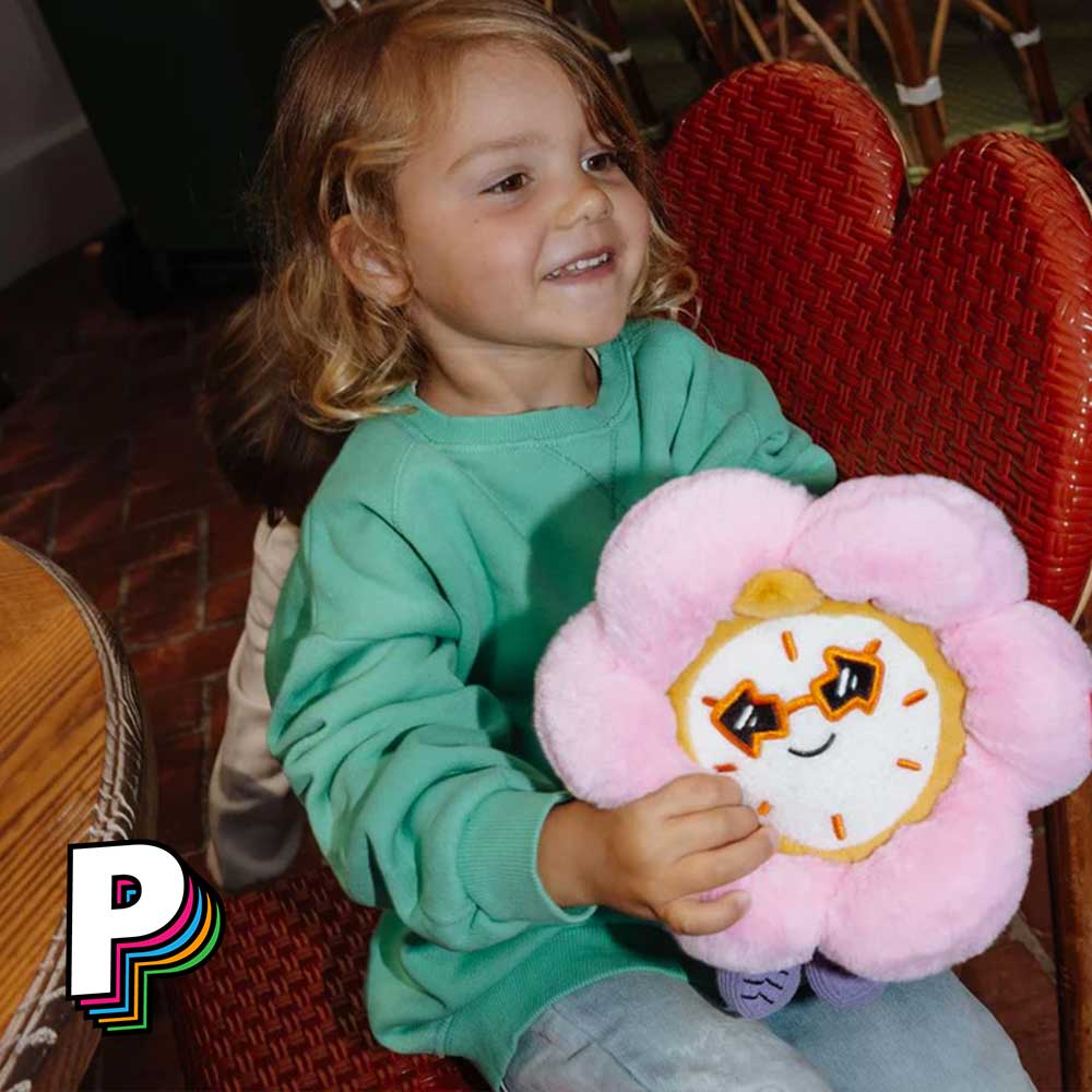 Peluche Fleur Horloge Tic Tac Bloom de Hello Hossy avec petite fille