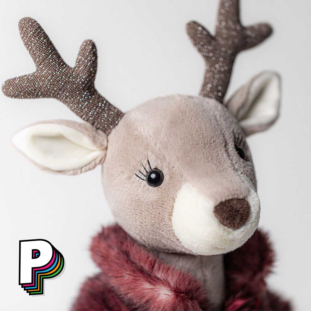 Détails de son visage et de ses bois étincelants