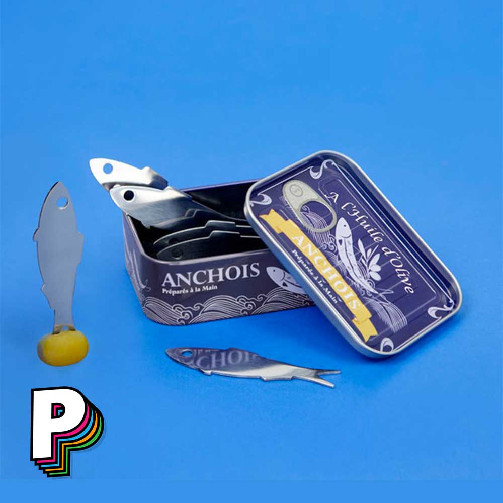 Pics apéritif conserverie en forme d'anchois avec boite ouverte