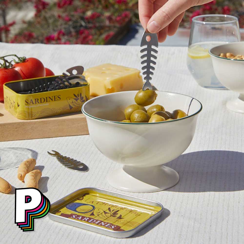 Pics apéritif arête sardine avec des olives