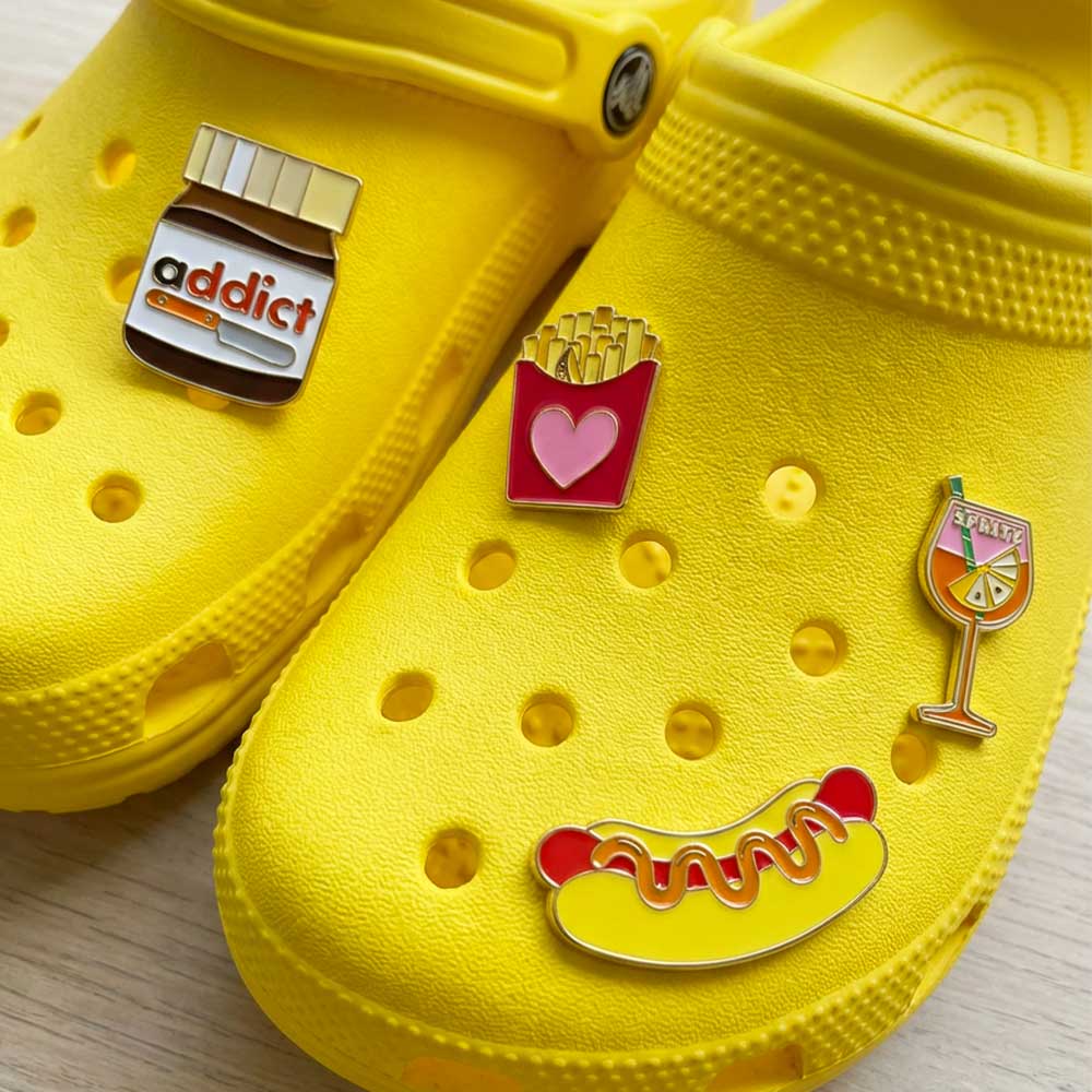 Crocs avec des pins Pasteq food
