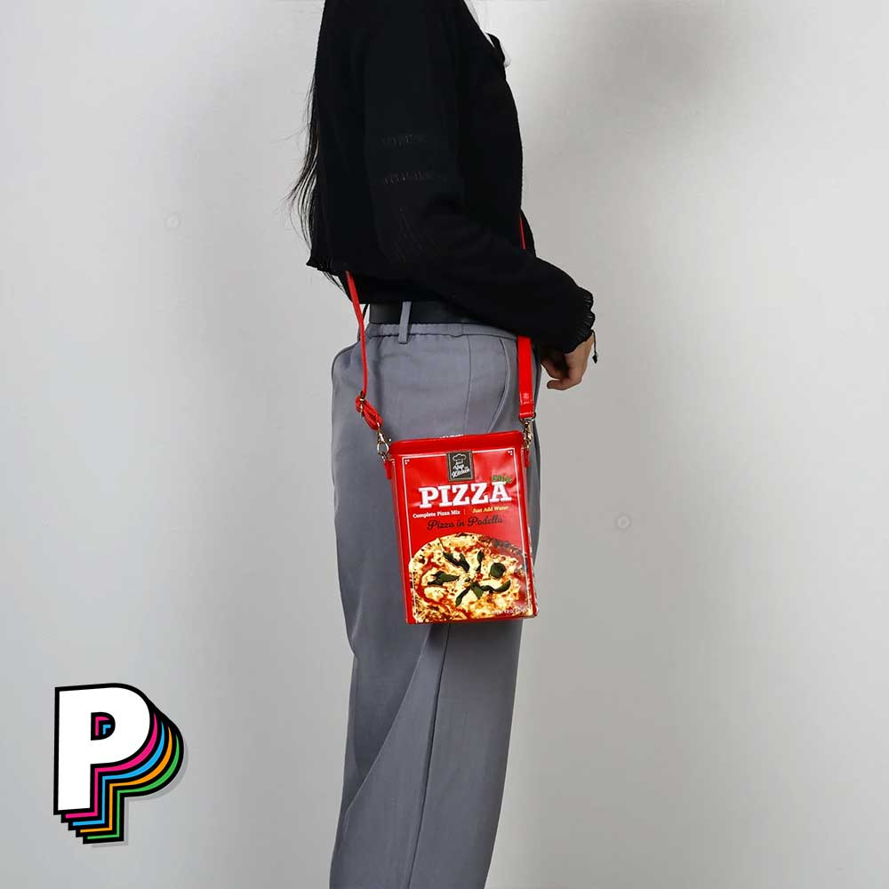 sac bandoulière pizza sur une dame