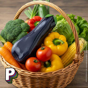 Trousse aubergine de Yup! dans un panier de légumes