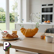 Vase Croissant en céramique de Fluid Market dans cuisine