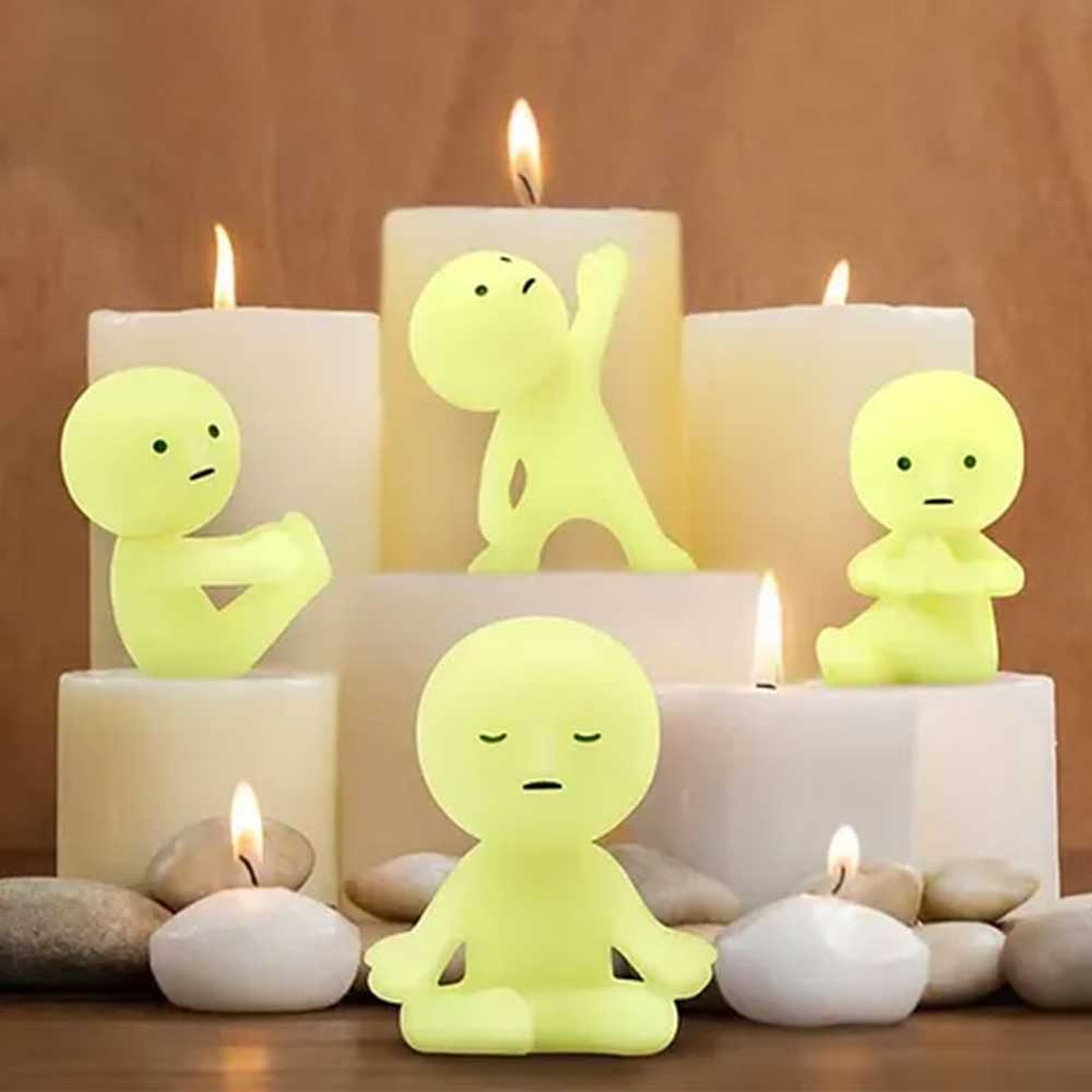 Figurine Smiski Yoga Blind Box avec galets et bougies en mode zen